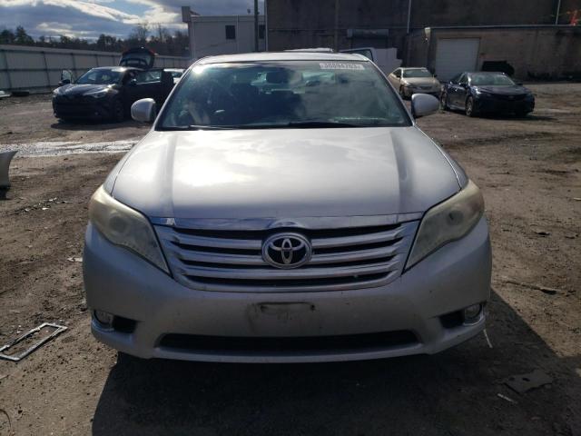 4T1BK3DB8CU460581 - 2012 TOYOTA AVALON BASE 银色 照片 5