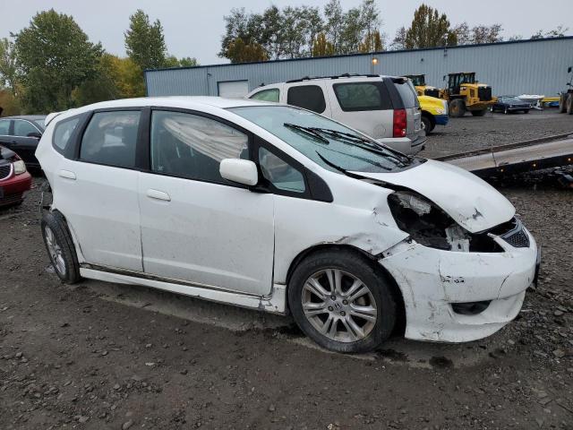 JHMGE8H41AC005020 - 2010 HONDA FIT SPORT WHITE photo 4