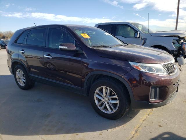 5XYKT3A68FG630355 - 2015 KIA SORENTO LX BURGUNDY photo 4