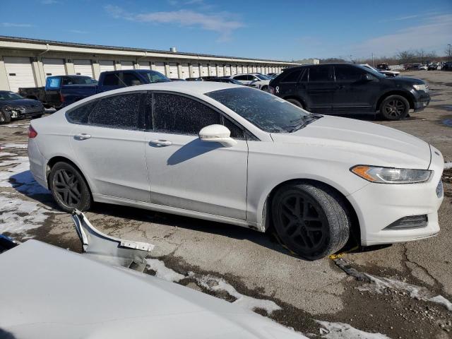 1FA6P0H74G5126498 - 2016 FORD FUSION SE WHITE photo 4