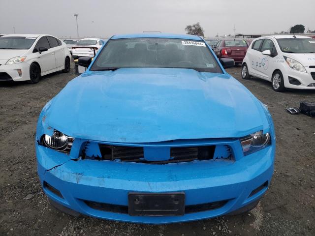 1ZVBP8AM6C5283769 - 2012 FORD MUSTANG BLUE photo 5