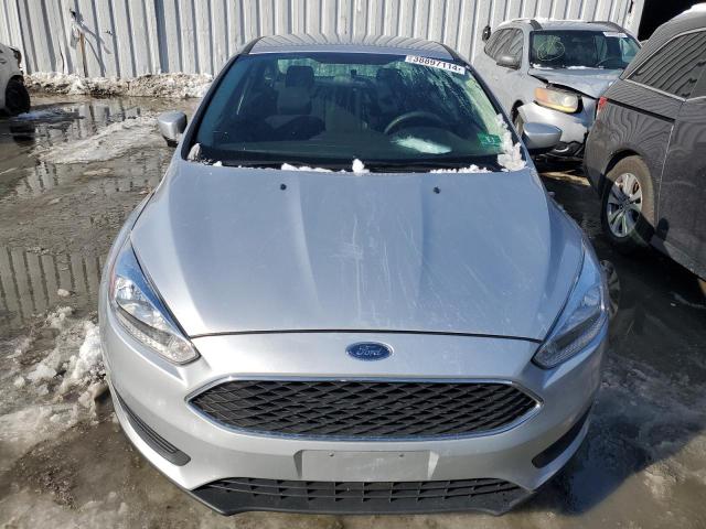 1FADP3F27JL254706 - 2018 FORD FOCUS SE SILVER photo 5