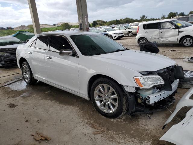 2C3CCAET7EH118132 - 2014 CHRYSLER 300C WHITE photo 4