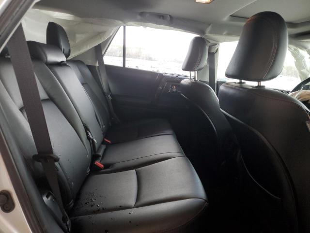 JTEBU5JR1J5580821 - 2018 TOYOTA 4RUNNER SR5/SR5 PREMIUM 银色 照片 10