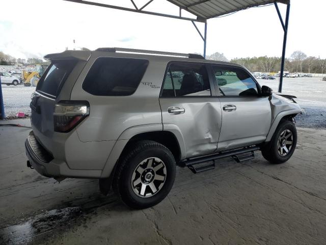 JTEBU5JR1J5580821 - 2018 TOYOTA 4RUNNER SR5/SR5 PREMIUM SILVER photo 3