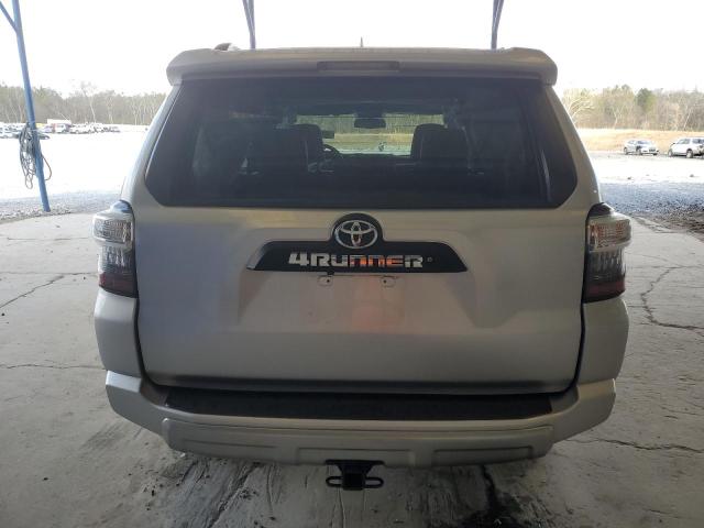 JTEBU5JR1J5580821 - 2018 TOYOTA 4RUNNER SR5/SR5 PREMIUM 银色 照片 6