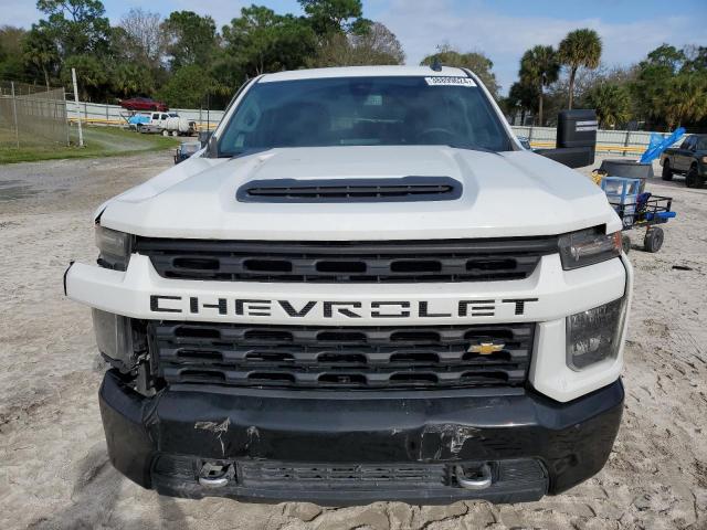 1GC1YME73NF303188 - 2022 CHEVROLET SILVERADO K2500 CUSTOM WHITE photo 5