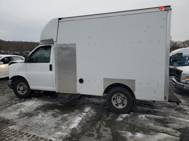 1GB0G2BG8D1133384 - 2013 CHEVROLET EXPRESS G3 WHITE photo 2