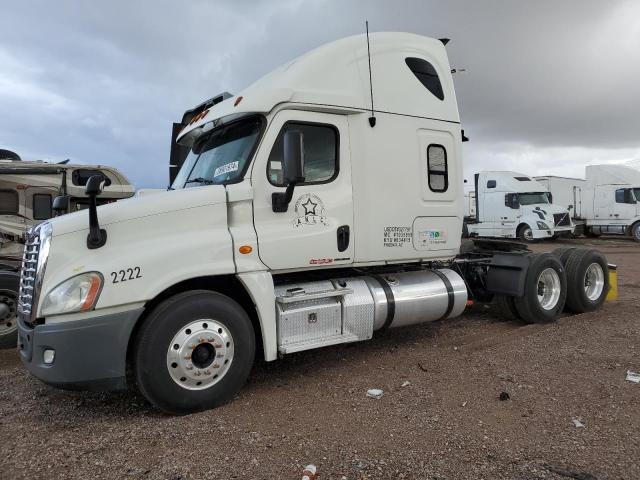 1FUJGLBG7CSBV7427 - 2012 FREIGHTLINER CASCADIA 1 WHITE photo 2