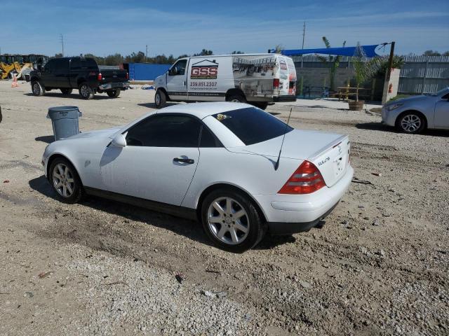 WDBKK47F3WF052358 - 1998 MERCEDES-BENZ SLK 230 KOMPRESSOR WHITE photo 2