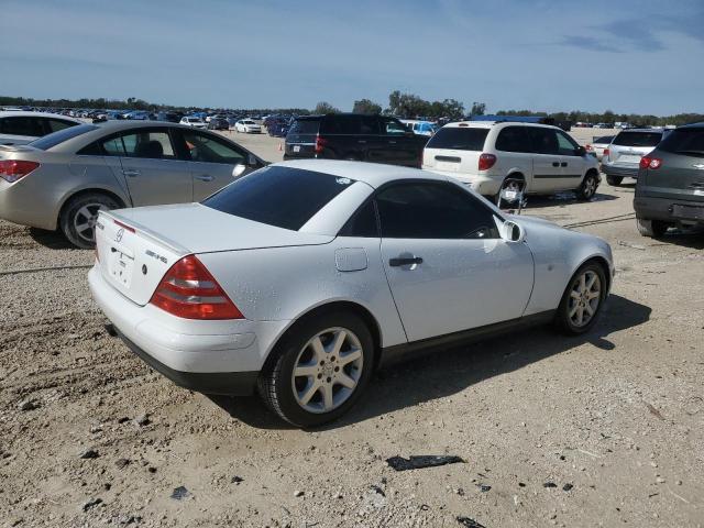 WDBKK47F3WF052358 - 1998 MERCEDES-BENZ SLK 230 KOMPRESSOR WHITE photo 3