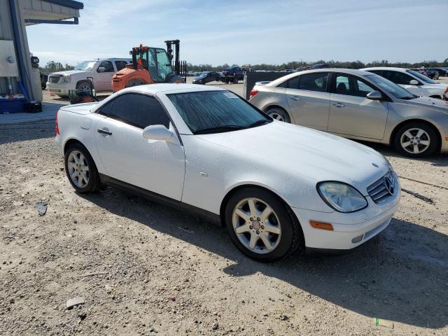 WDBKK47F3WF052358 - 1998 MERCEDES-BENZ SLK 230 KOMPRESSOR WHITE photo 4