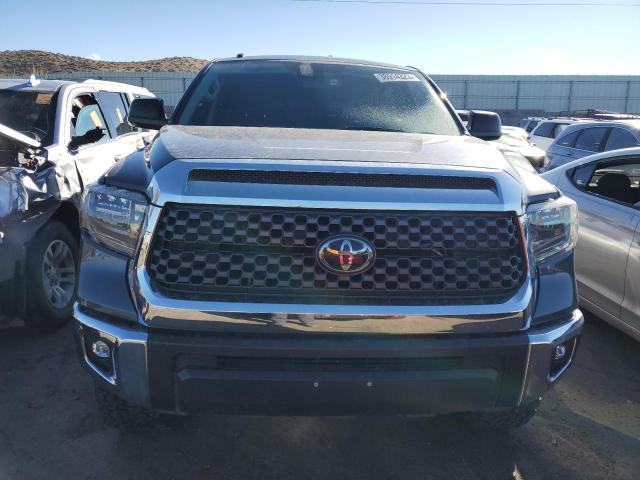 5TFDY5F16JX747697 - 2018 TOYOTA TUNDRA CREWMAX SR5 GRAY photo 5