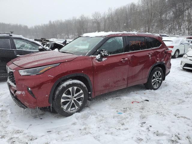 5TDGZRBH3NS568968 - 2022 TOYOTA HIGHLANDER XLE RED photo 1