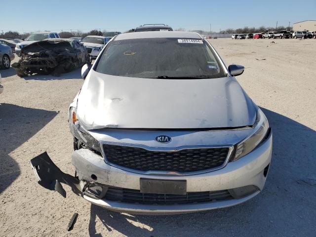 3KPFK4A76JE234594 - 2018 KIA FORTE LX SILVER photo 5