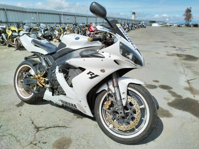 JYARN13Y85A003208 - 2005 YAMAHA YZFR1 C WHITE photo 1