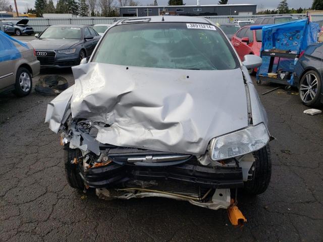 KL1TD66676B684243 - 2006 CHEVROLET AVEO BASE SILVER photo 11