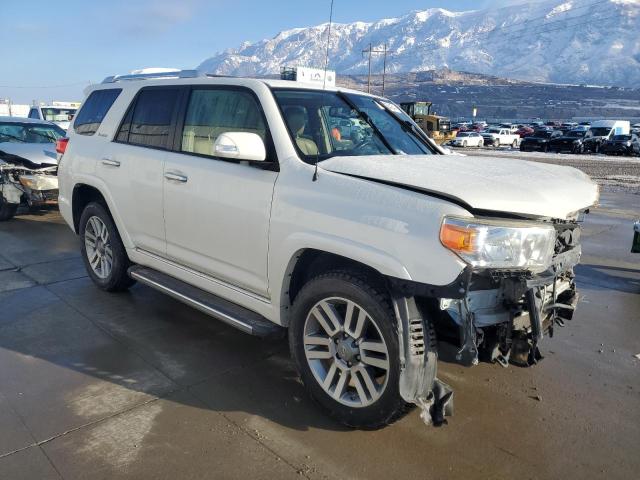 JTEBU5JR1D5110485 - 2013 TOYOTA 4RUNNER SR5 WHITE photo 4