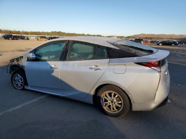 JTDKARFU4J3057421 - 2018 TOYOTA PRIUS SILVER photo 2