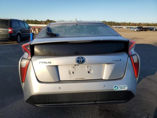 JTDKARFU4J3057421 - 2018 TOYOTA PRIUS SILVER photo 6