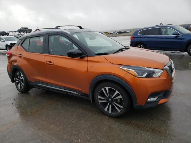 3N1CP5CU6JL524927 - 2018 NISSAN KICKS S ORANGE photo 4