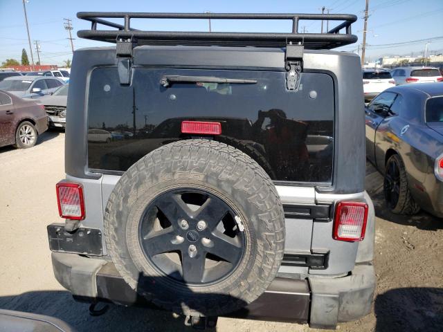 1C4BJWDG3GL121551 - 2016 JEEP WRANGLER U SPORT Silber Foto 6