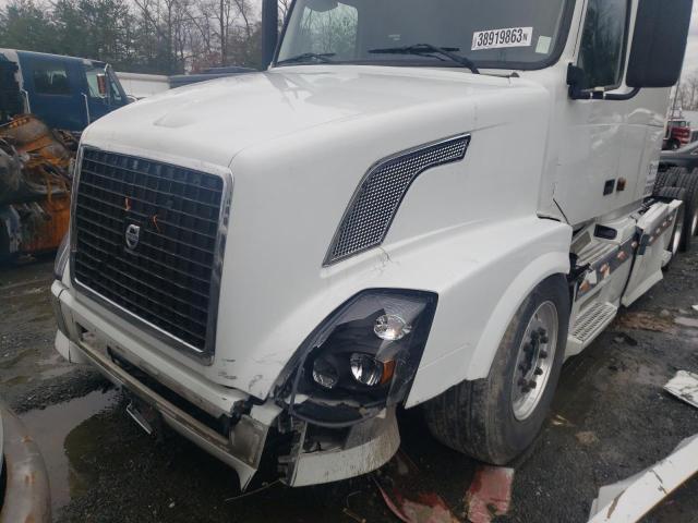 4V4NC9TJ46N421659 - 2006 VOLVO VN VNL WHITE photo 9