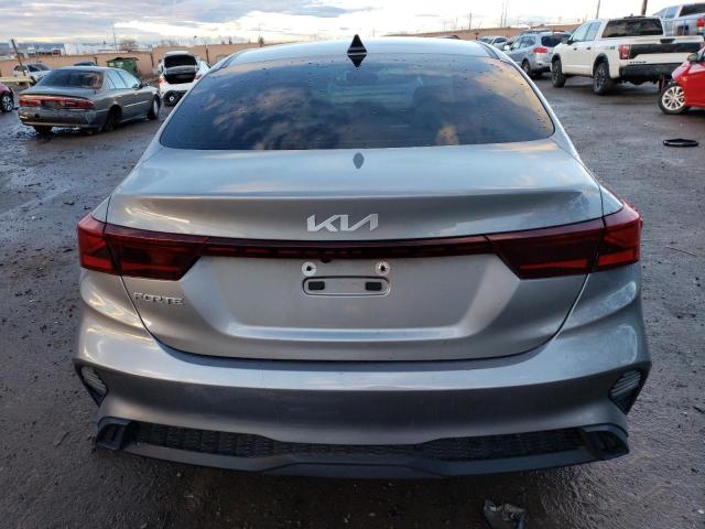 3KPF24AD9NE424238 - 2022 KIA FORTE FE GRAY photo 6