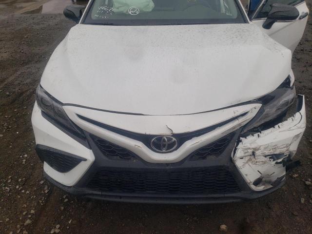 4T1S11AK9PU797584 - 2023 TOYOTA CAMRY SE NIGHT SHADE WHITE photo 11