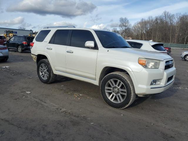 JTEZU5JR5B5025709 - 2011 TOYOTA 4RUNNER SR5 WHITE photo 4