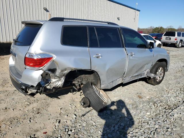 5TDZA3EH4DS034403 - 2013 TOYOTA HIGHLANDER BASE SILVER photo 3