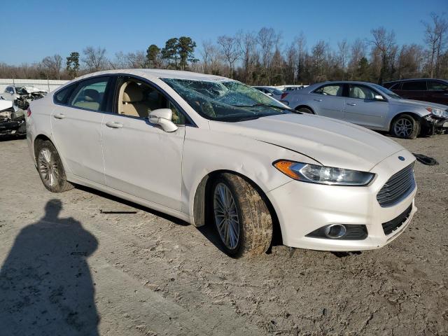 3FA6P0HD4GR110157 - 2016 FORD FUSION SE WHITE photo 4