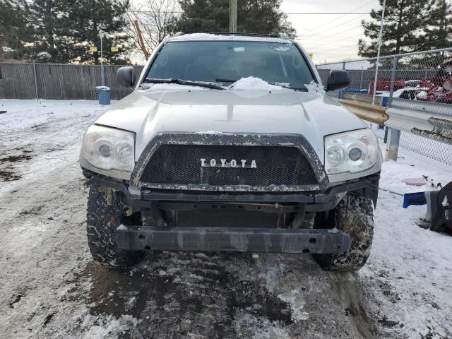 JTEBU14R560092318 - 2006 TOYOTA 4RUNNER SR5 SILVER photo 5