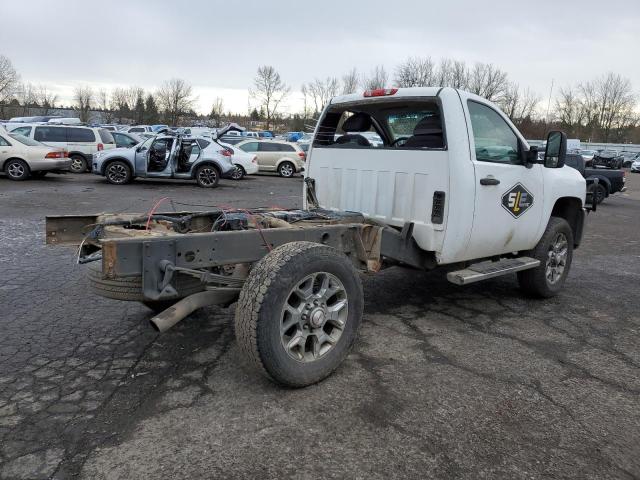 1GCHK44KX9F165676 - 2009 CHEVROLET SILVERADO K2500 HEAVY DUTY WHITE photo 3