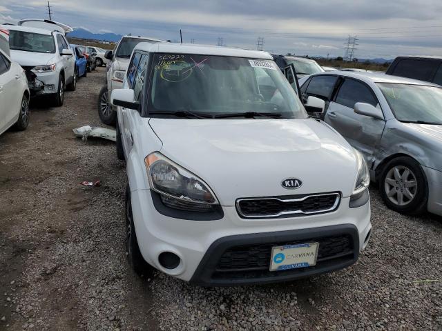 KNDJT2A5XC7450977 - 2012 KIA SOUL WHITE photo 5