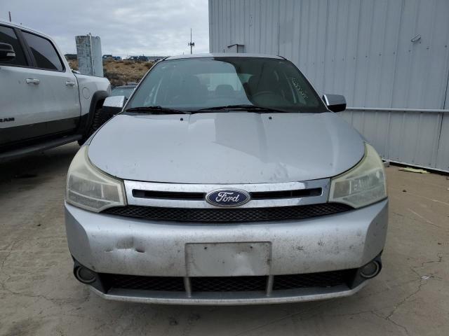 1FAHP3HN8AW269979 - 2010 FORD FOCUS SEL SILVER photo 5