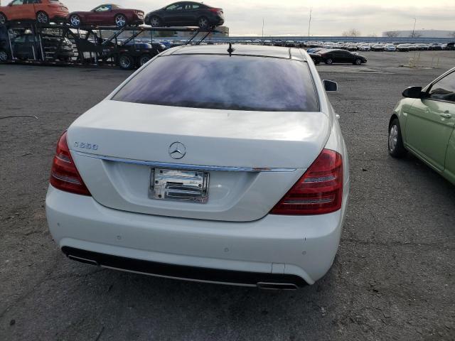 WDDNG7DBXCA477951 - 2012 MERCEDES-BENZ S 550 WHITE photo 6