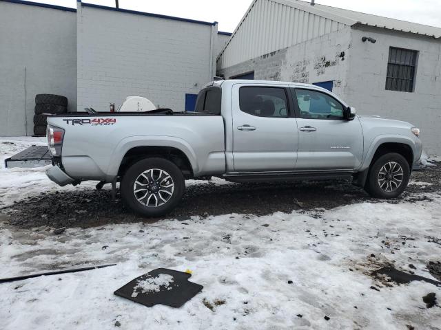 3TMDZ5BN9NM130537 - 2022 TOYOTA TACOMA DOUBLE CAB SILVER photo 3