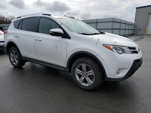 JTMRFREVXFD160595 - 2015 TOYOTA RAV4 XLE WHITE photo 4