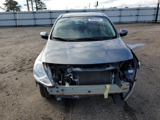 3N1CN7AP7GL902552 - 2016 NISSAN VERSA S GRAY photo 5