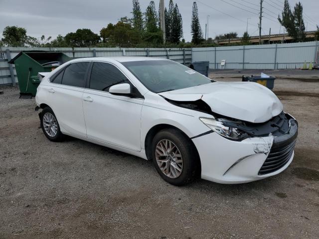 4T1BF1FK3HU625790 - 2017 TOYOTA CAMRY LE WHITE photo 4