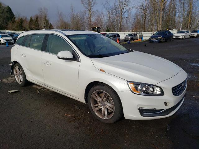 YV1612SB9F1202043 - 2015 VOLVO V60 PREMIER WHITE photo 4