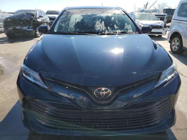 4T1B11HK9JU562244 - 2018 TOYOTA CAMRY L BLUE photo 5