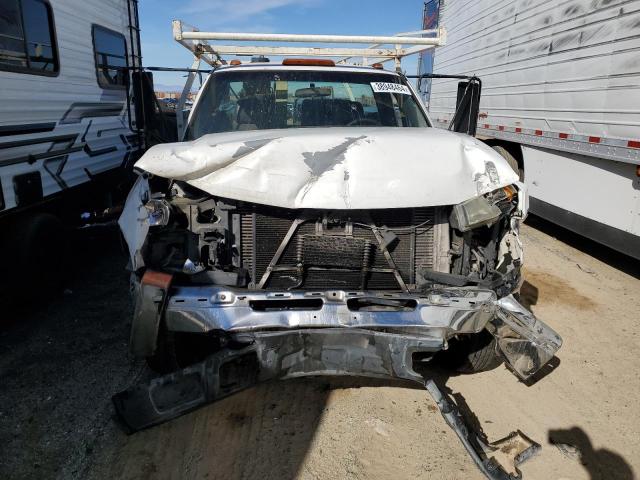 1GBJC34235E254048 - 2005 CHEVROLET SLVRD C3500 WHITE photo 5