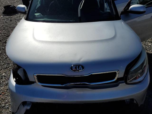 KNDJN2A23F7755483 - 2015 KIA SOUL SILVER photo 12