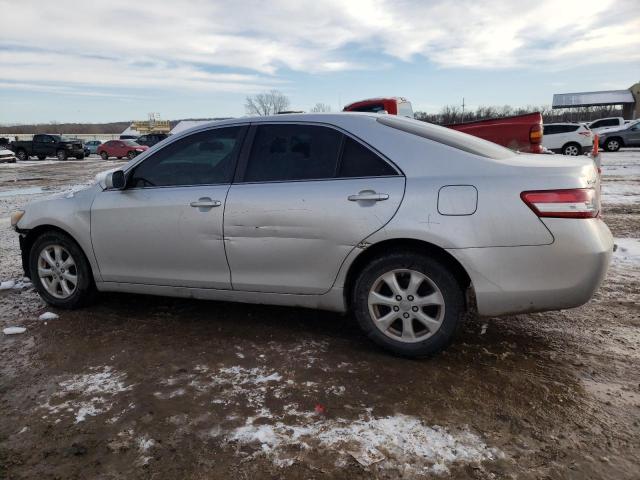 4T1BF3EK2BU641015 - 2011 TOYOTA CAMRY BASE SILVER photo 2