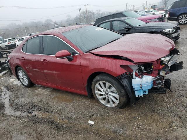 4T1R11BK3NU072198 - 2022 TOYOTA CAMRY LE RED photo 4