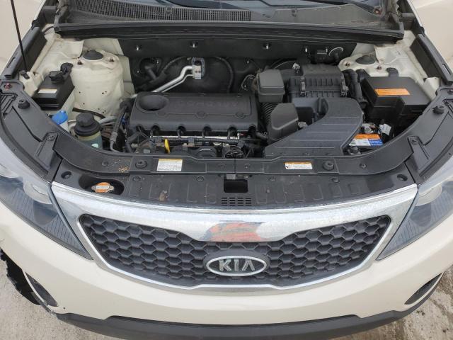 5XYKTDA14BG055840 - 2011 KIA SORENTO BASE CREAM photo 12