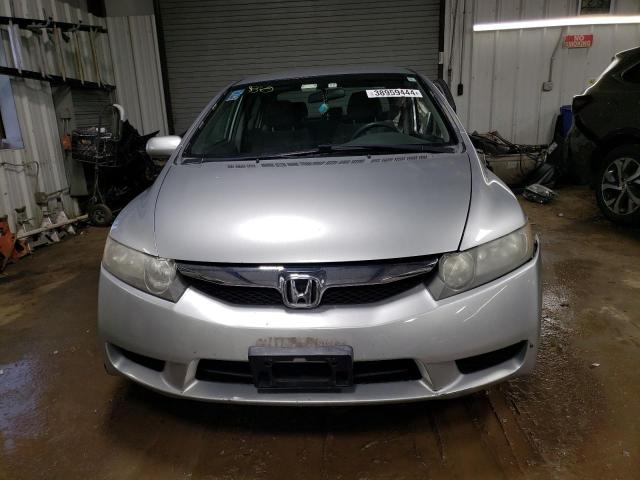 19XFA16589E007203 - 2009 HONDA CIVIC LX SILVER photo 5