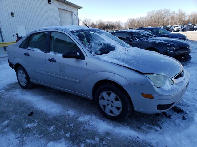 1FAHP34N37W117235 - 2007 FORD FOCUS ZX4 SILVER photo 4